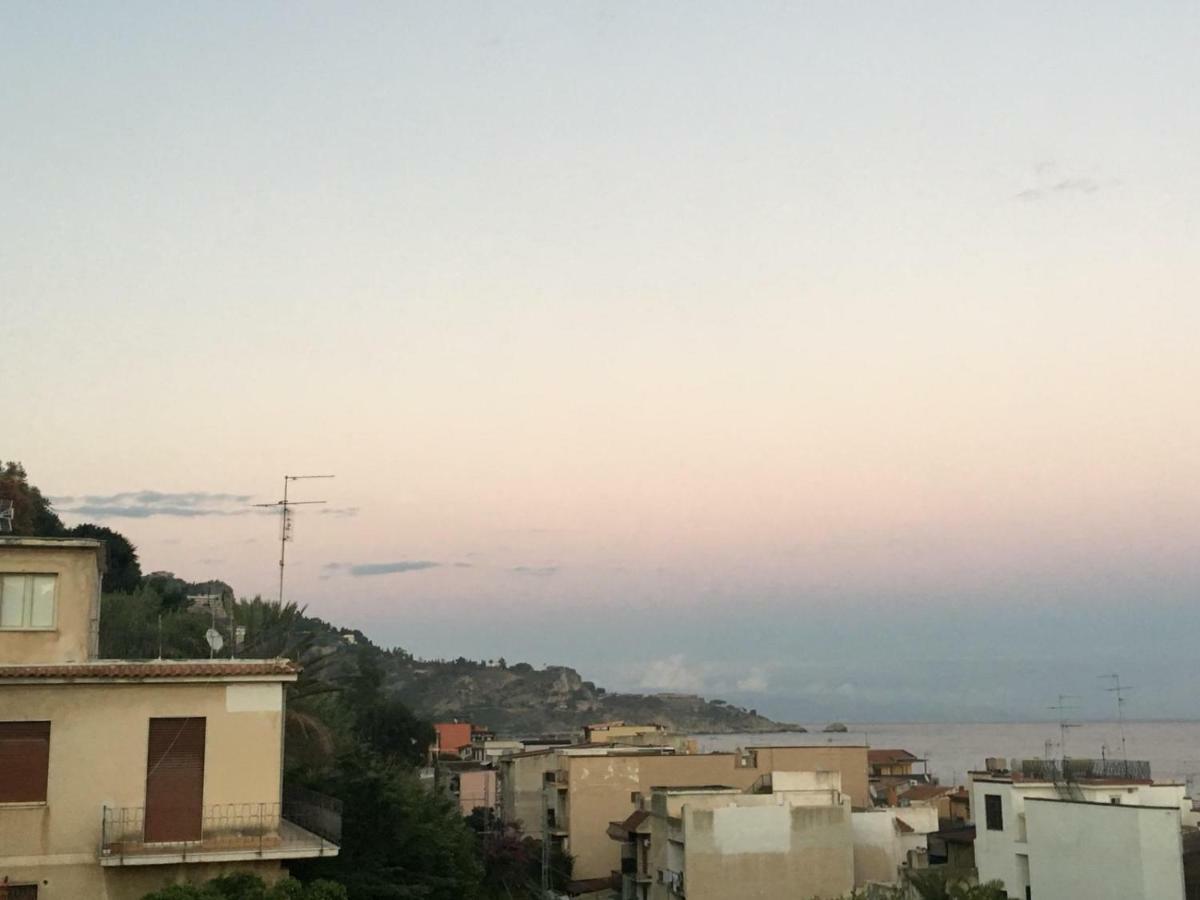 Ad Un Passo Dal Mare Apartment Giardini Naxos Exterior photo