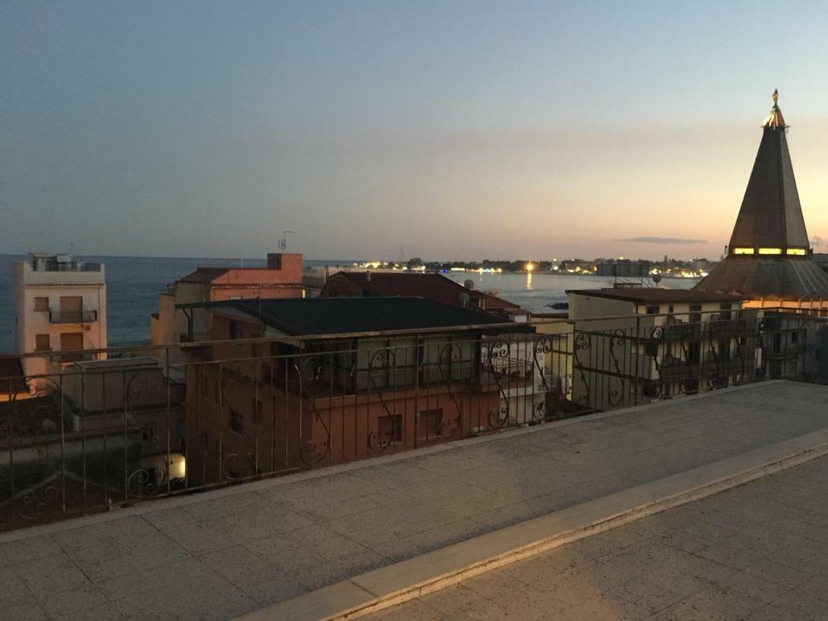 Ad Un Passo Dal Mare Apartment Giardini Naxos Exterior photo